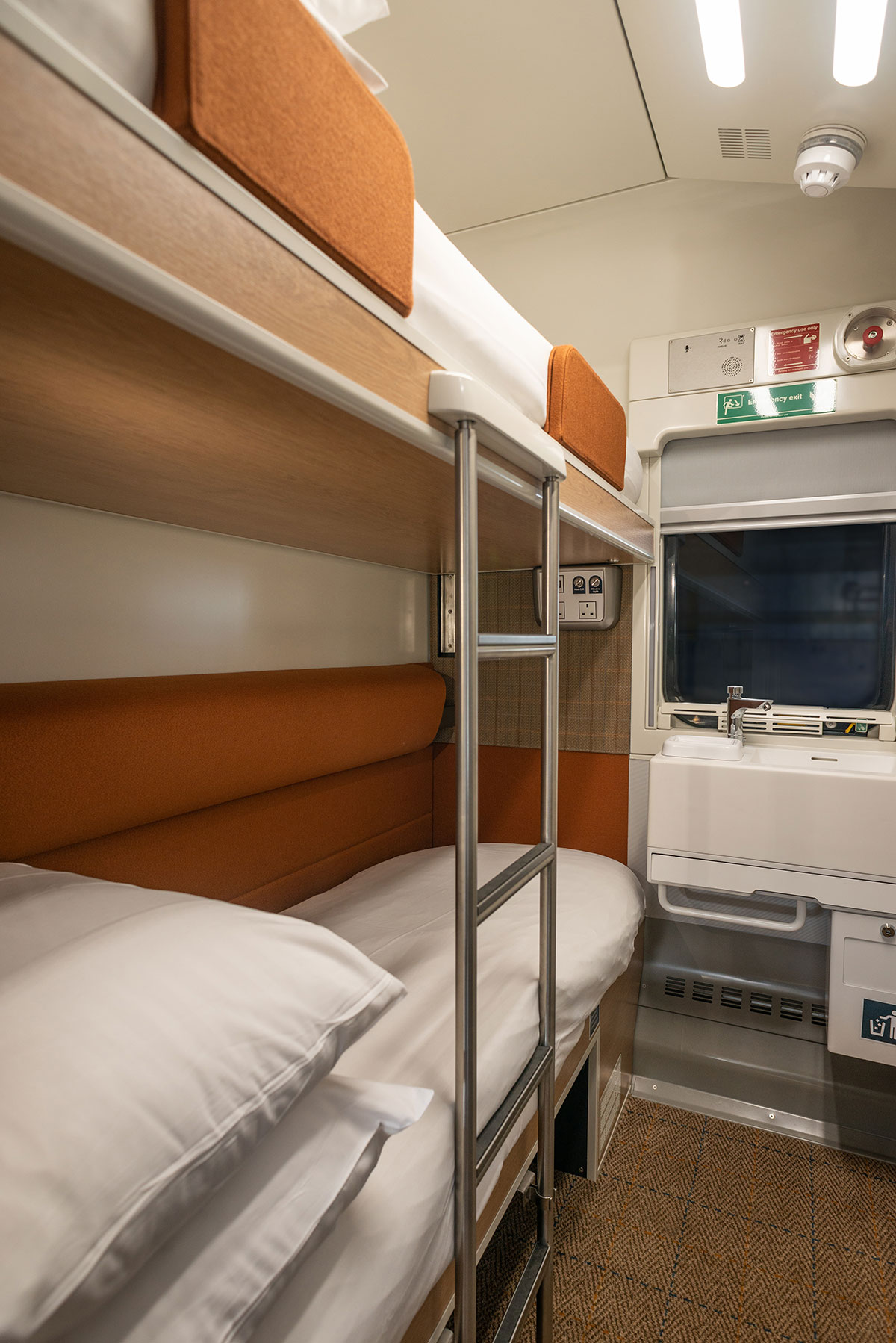 蘇格蘭臥鋪火車 Caledonian Sleeper 列車夜景