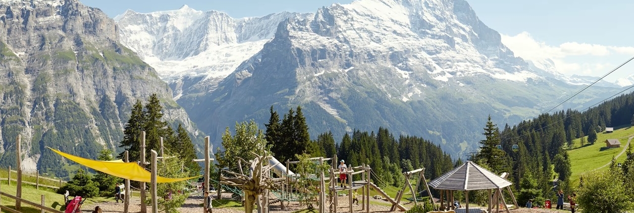 Grindelwald-Alpenspielplatz-Bort-Kinder-Eiger-Sommer_ Large